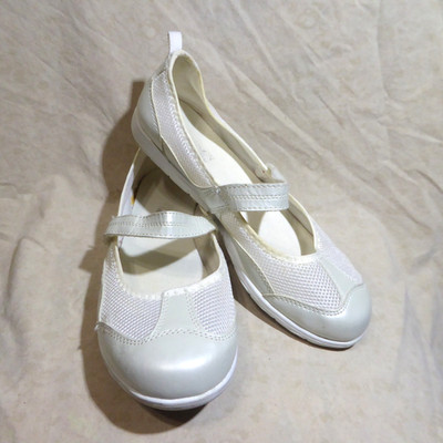   Danskin Now Mary Janes sz 9 M White Woven Fabric w/ Pearl Leatherette Details