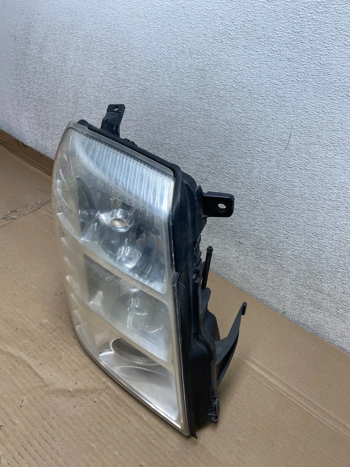 Ксеноновая фара для правой стороны пассажира 2007–2014 Cadillac Escalade U0712 DW - Изображение 2 из 4