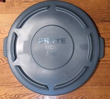 BRUTE Trash Can Dome Lid 32 Gallon Gray Plastic Snap-lock Secure Fit, 25", New