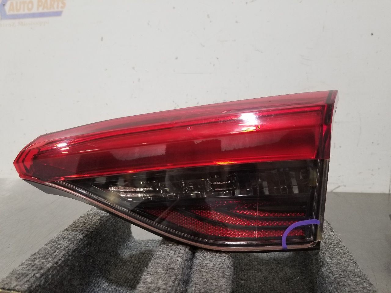19 2019 TOYOTA AVALON XLE DECKLID MOUNTED TAIL LIGHT LAMP RIGHT PASSENGER