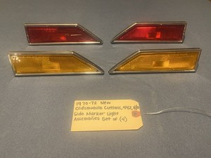 1970-72 New Oldsmobile Side Marker Light Assembly Set