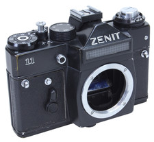 Zenit 11    Appareil photo argentique  / ne fonctionne pas    (Réf#V-496)