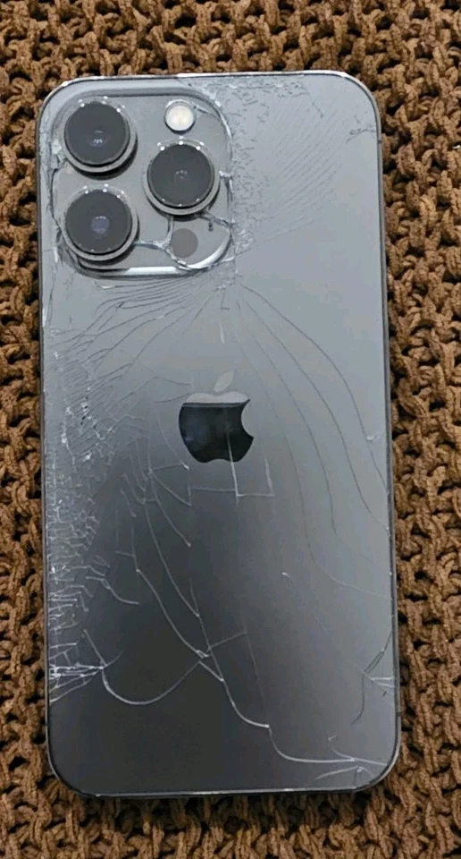 Apple iPhone 13 Pro 128GB - UNLOCKED - BLACK - **CRACKED FRONT GLASS & BACK ** - Image 4 of 4