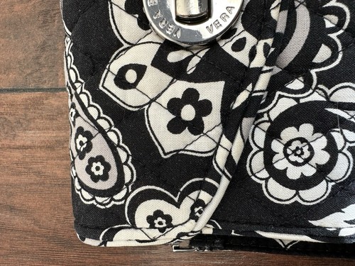 Vera Bradley Your Turn Smartphone Armband Midnight Paisley schwarz weiß Drehverschluss - Bild 16 von 24