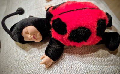 2x Anne Geddes Lady Bug ,Plüschmarienkäfer schwarz-rot,  L:ca.23cm ,B:ca.6-15cm