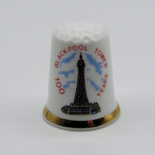 COLLECTABLE THIMBLE 'BLACKPOOL TOWER, 100 YEARS' - Foto 1 di 5