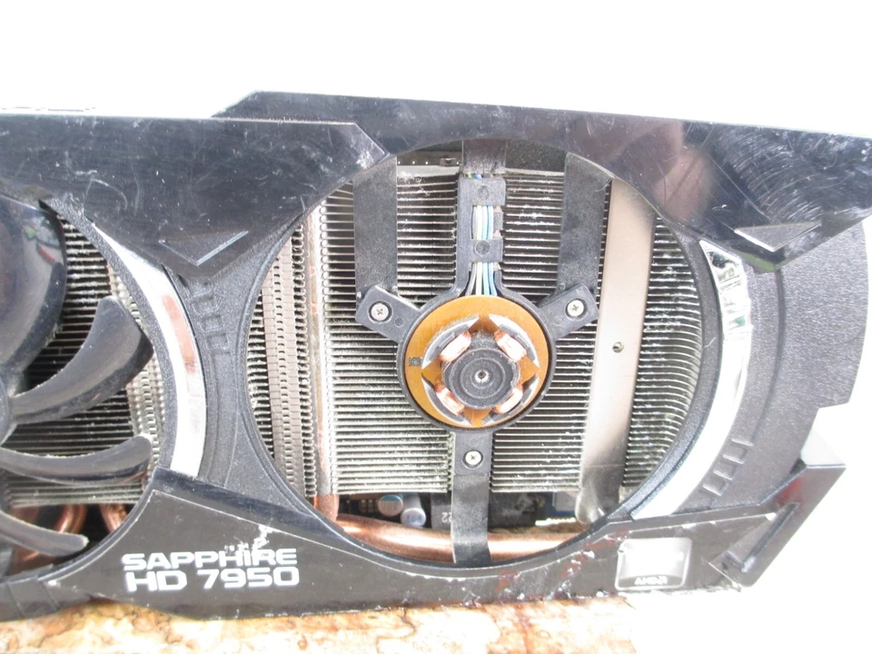 Sapphire AMD Radeon HD7950 X-Dual 3G, 3GB GDDR5 Graphics Card Parts or Repair - Image 3 of 4