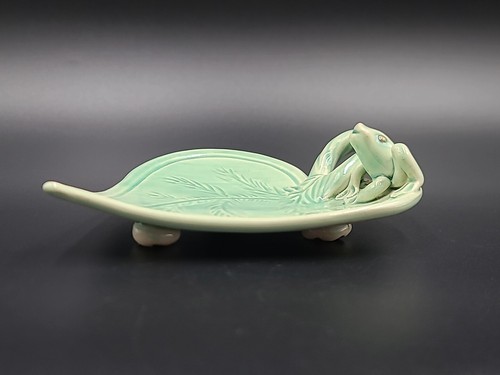 Mahannah Pottery Frog on Leaf Lily Pad Trinket Dish Pastel Green Glaze - Picture 3 of 14