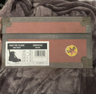 1460 THE CLASH（ARMY GREEN ARCADIA） 1460 THE CLASH Arcadia Leather Boots in Army Green | Dr. Martens