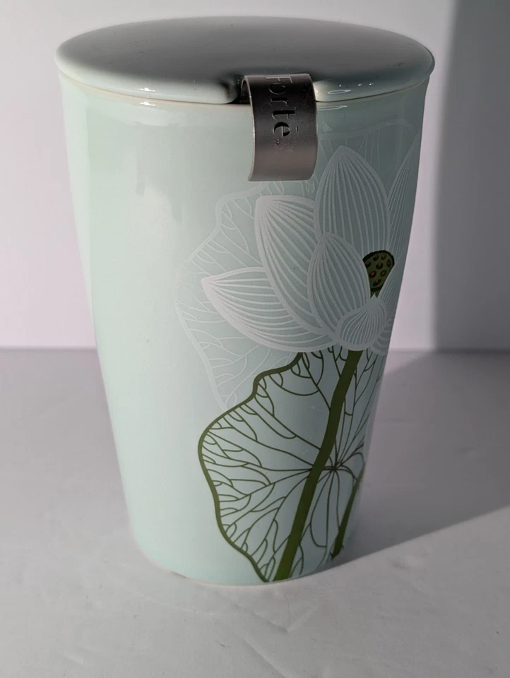 Taza de té Teaforte, infusor y tapa, verde claro, patrón de loto blanco 5 1/4" de alto Foto 2 de 4