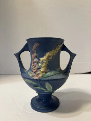 ROSEVILLE POTTERY FOXGLOVE VASE WITH HANDLES AND FOOTED 161-6"