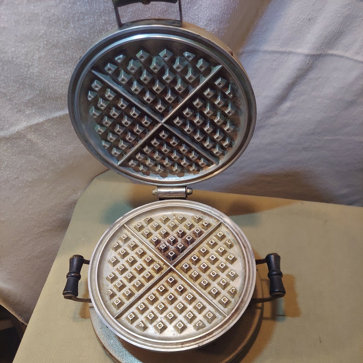 Vintage Rare art deco White-Cross Waffle Maker #156 | eBay