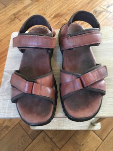 mens clarks sandals size 9