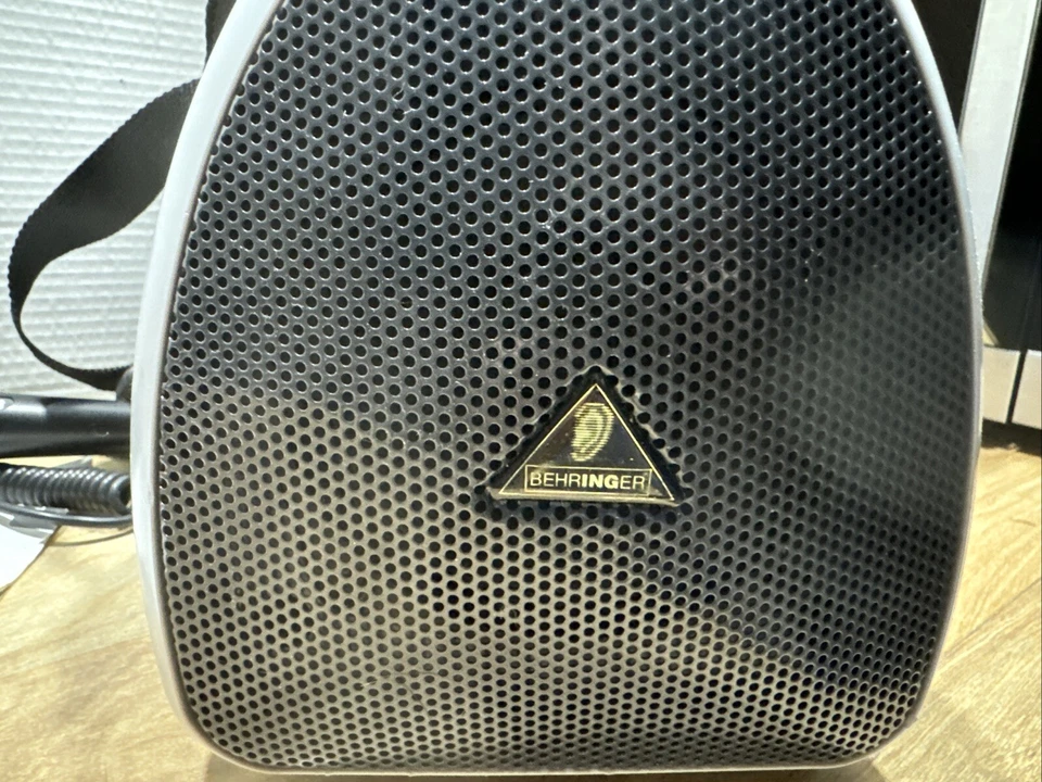 Speaker Behringer EPA40 Handheld PA System DC In 18V, 3A With Microphone TESTED - Image 3 of 4