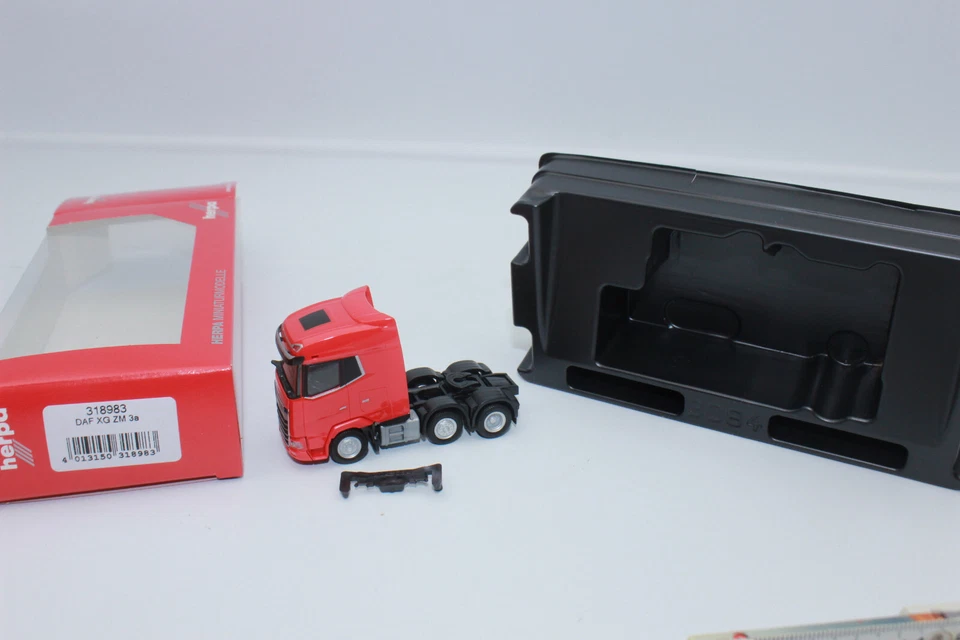 Herpa 318983 RED DAF XG Tractor 3 Axles H0 Traffic Red 1:87 NEW in OVP - Image 3 of 4