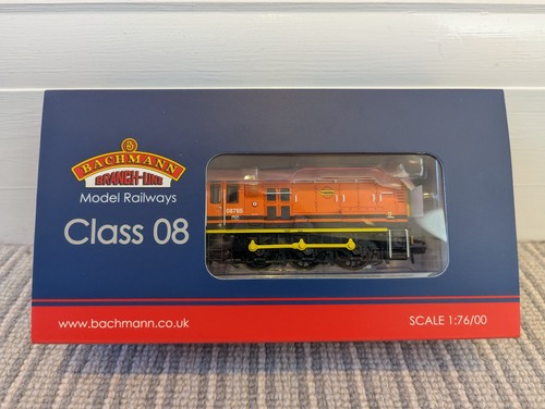Bachmann 32-124 Class 08 08785 Freightliner G&W Shunter (OO-gague DCC ready) | Condition: New