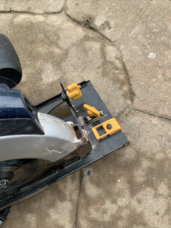 GMC R13UL 7-1/4" Red Eye Laser Guided Circular Saw 13 Amp - Image 4 of 4