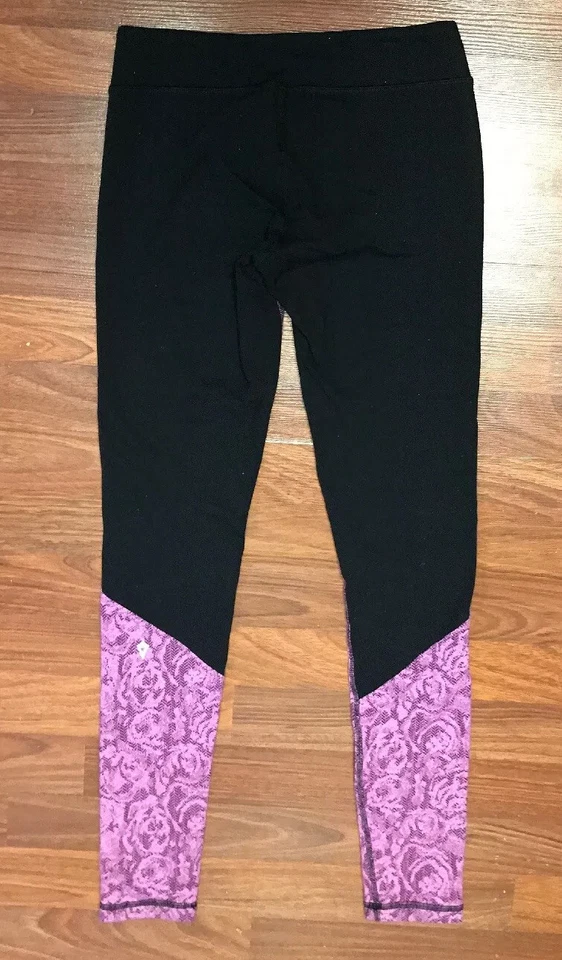 Leggings apertadas IVIVVA by Lululemon Train For The Game detalhe de renda rosa KID 14 - Imagem 4 de 4