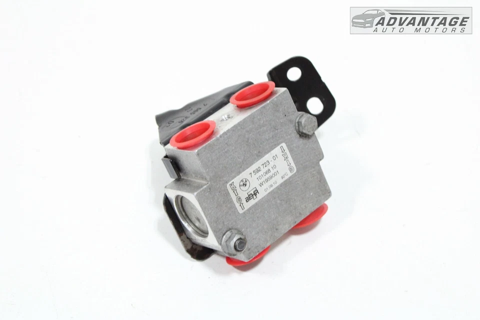 2011-2016 BMW 535I F10 xDRIVE 3.0L TRANSMISSION OIL COOLER LINE THERMOSTAT OEM - Image 2 of 4