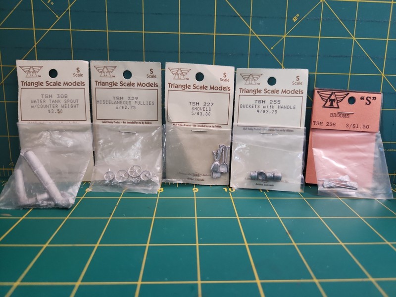 S Scale Triangle Scale Models Lot of 5 Metal Accessories 
