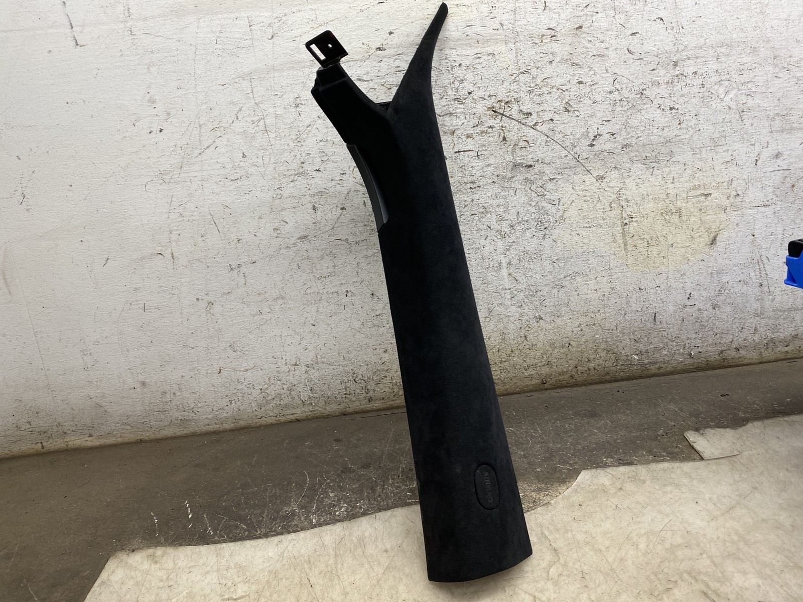 2020-2025 ASTON MARTIN DBX FRONT RIGHT WINDSHIELD A PILLAR TRIM MY83-C025B38-DD