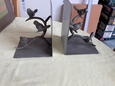 SELTENES ANTIKES PAAR SCHWERE METALL BUCHSTÜTZEN MIT VÖGELN - Farbe Zinn/Grau