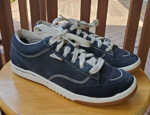simple canvas shoes