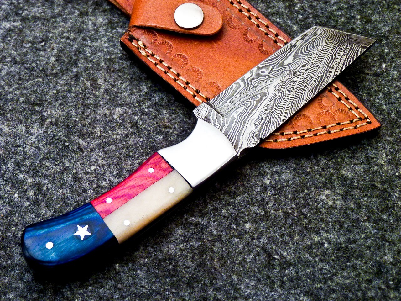 7.5''Custom hand Damascus steel Skinning Texas Flag Knife