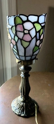 Vintage 1970 Dale Tiffany Table Lamp Floral Stained Glass 12.5" Tall Pink Blue