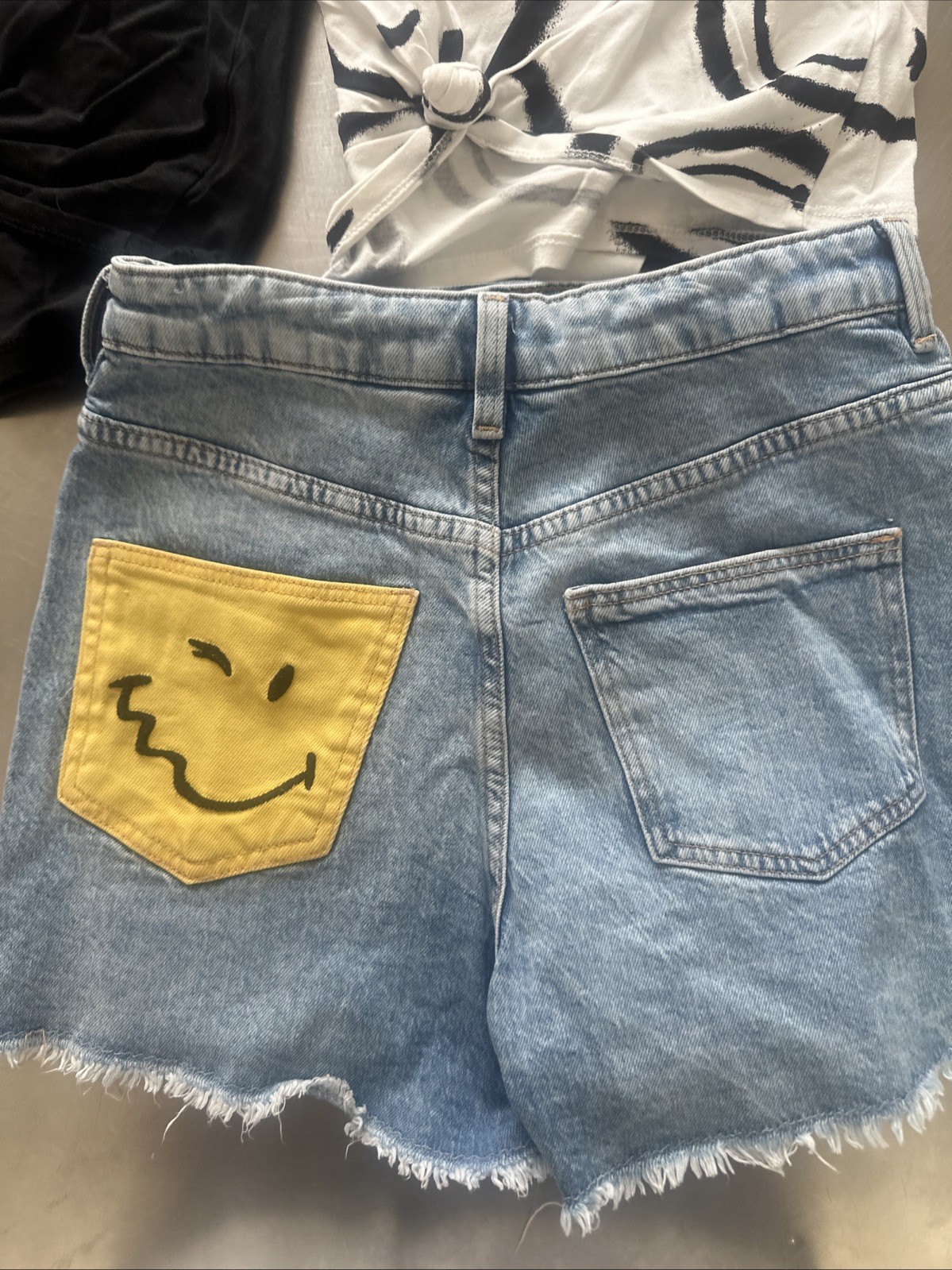 H&M Smiley World Girls Size 12 Lot Shorts Top Black Kids thumbnail 3