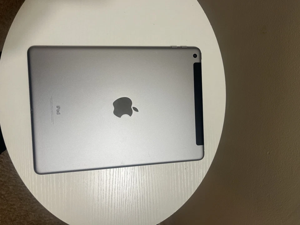 Apple iPad 5th Gen 9.7" 128GB Gray Silver WiFi & Cellular Unlocked Good - Image 2 of 4