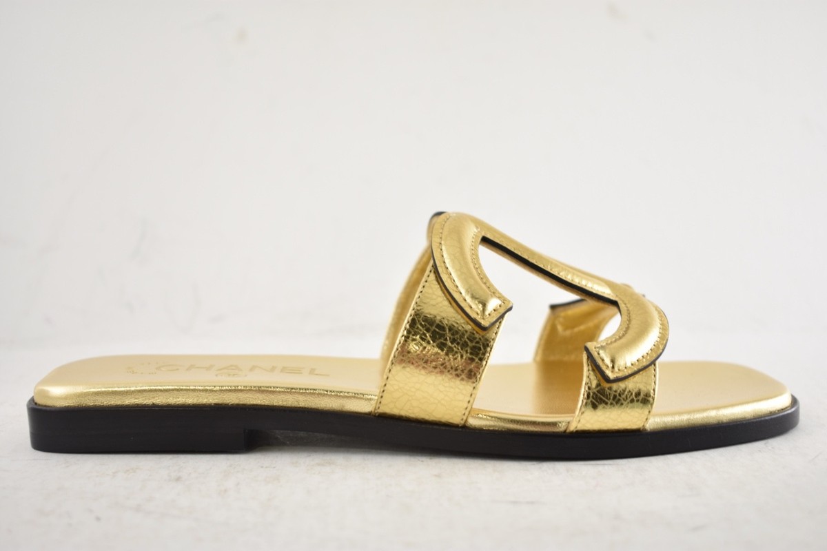 シャネル　サンダルブーティ　ゴールド Chanel 26S Golden Gold Cracked Leather XL CC Logo Mules Slides