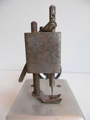 Ancienne Machine à Coudre Enfant – PIC – Jouet En Tôle – Pour Document/collection