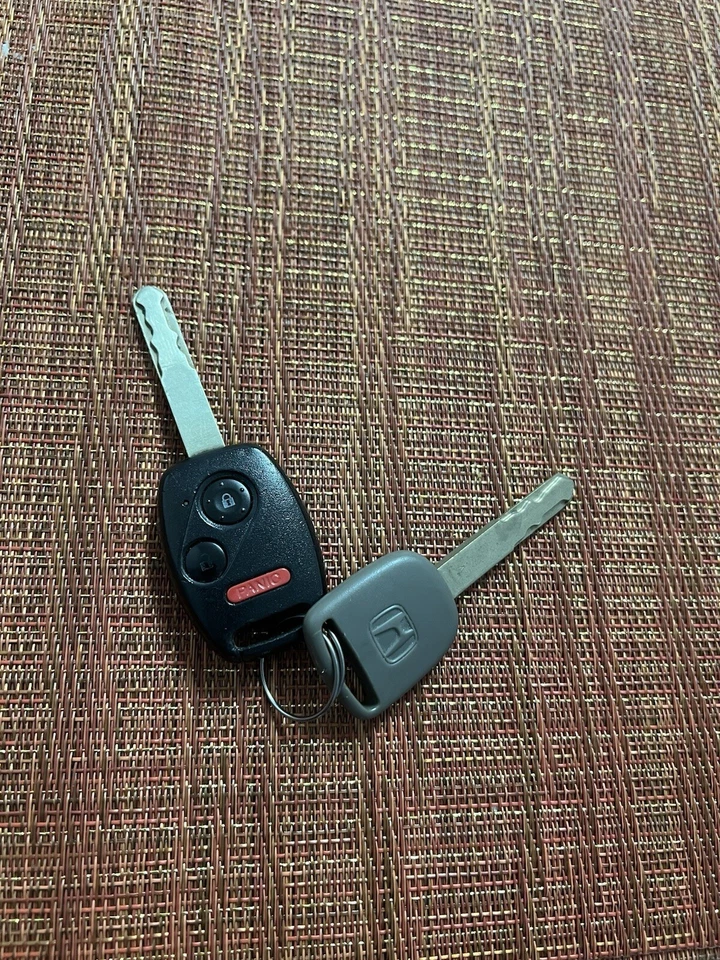 2007 Honda Civic Original And Replacement Keys  - Image 2 of 2