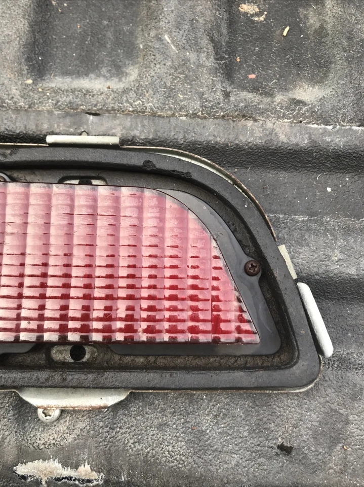 FORD SAE-TSIAR-70FE 1970-1971 TORINO FAIRLANE CONJUNTO DE LUZ TRASERA DERECHA USADO  Foto 3 de 4