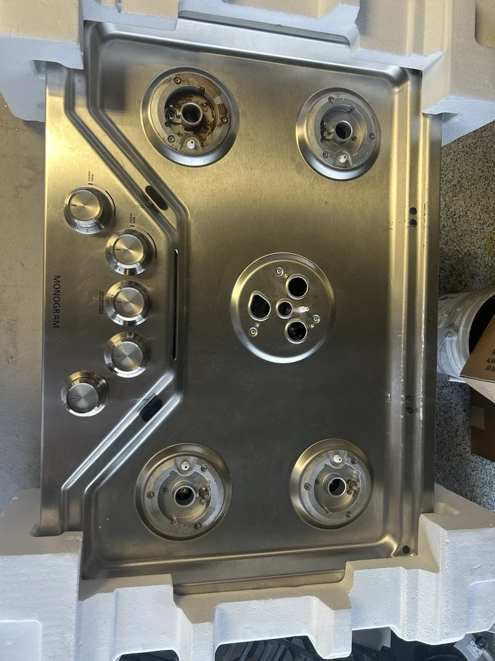 Cooktop a gás embutido profundo monograma 30" (gás natural) ZGU30RSLSS - Imagem 2 de 3