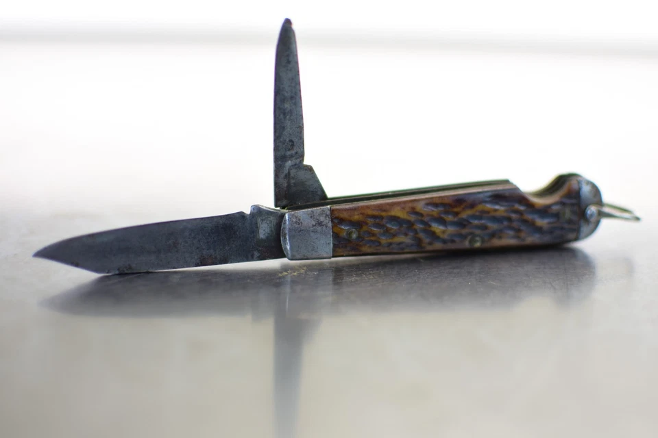 1930's Camillus   "Easy Open" Bone Pocket Knife Rare 2 Blade - Image 4 of 4