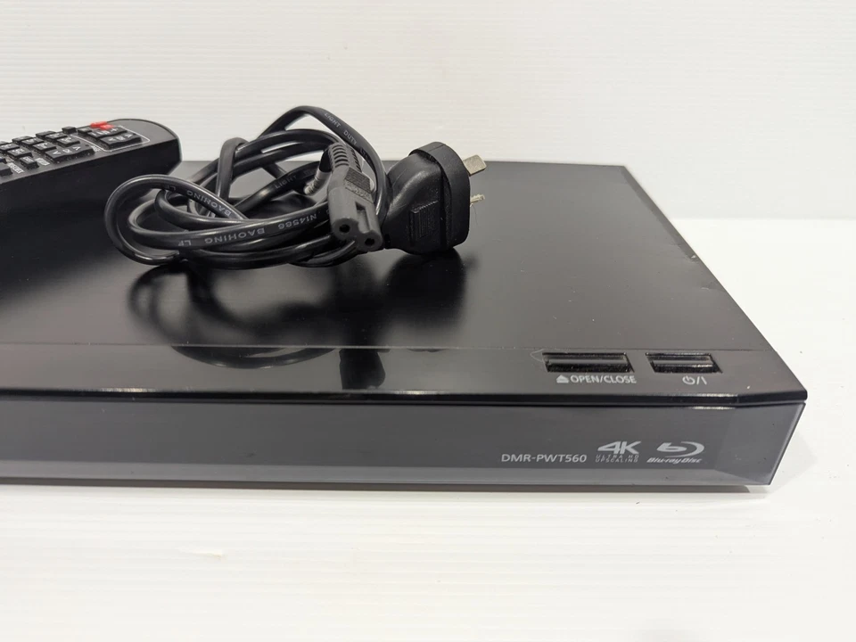 Panasonic DMRPWT560 500 GB DVD / Blu Ray Player & HDD Recorder Includes Remote - Image 3 of 4
