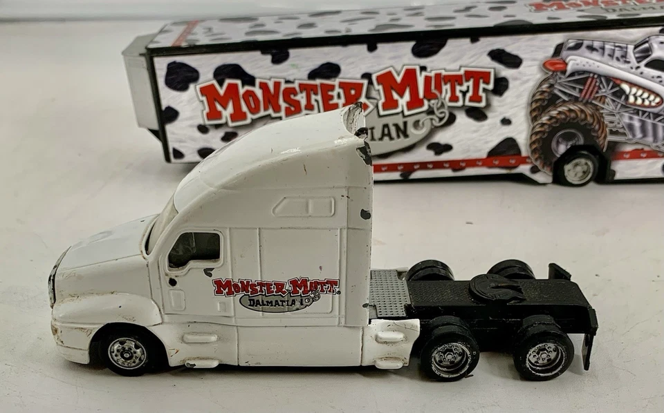 Camión de transporte pesado Hot Wheels Monster Jam Monster Mutt Dalmatian 2008 Foto 3 de 4