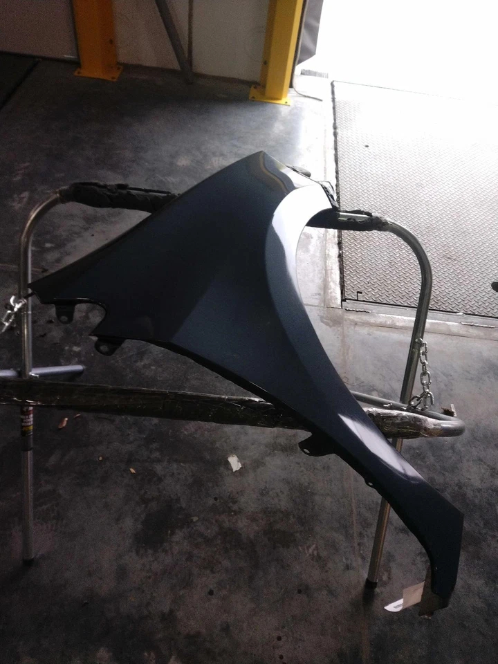 Toyota Corolla 2016 guardabarros delantero derecho azul 36721 usado 84 k millas Foto 2 de 4