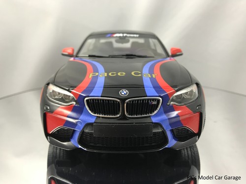 Minichamps BMW M2 Coupe (F87) Pace Car 2016 Black with M Stripes 1:18 - Picture 4 of 11