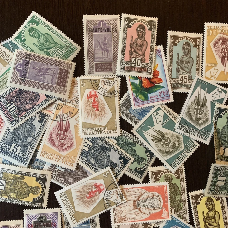 GRAN LOTE DE SELLOS VOLTA SUPERIOR MNH, USADOS, SOBREIMPRESIONES CTO ROJO Y NEGRO Foto 4 de 4