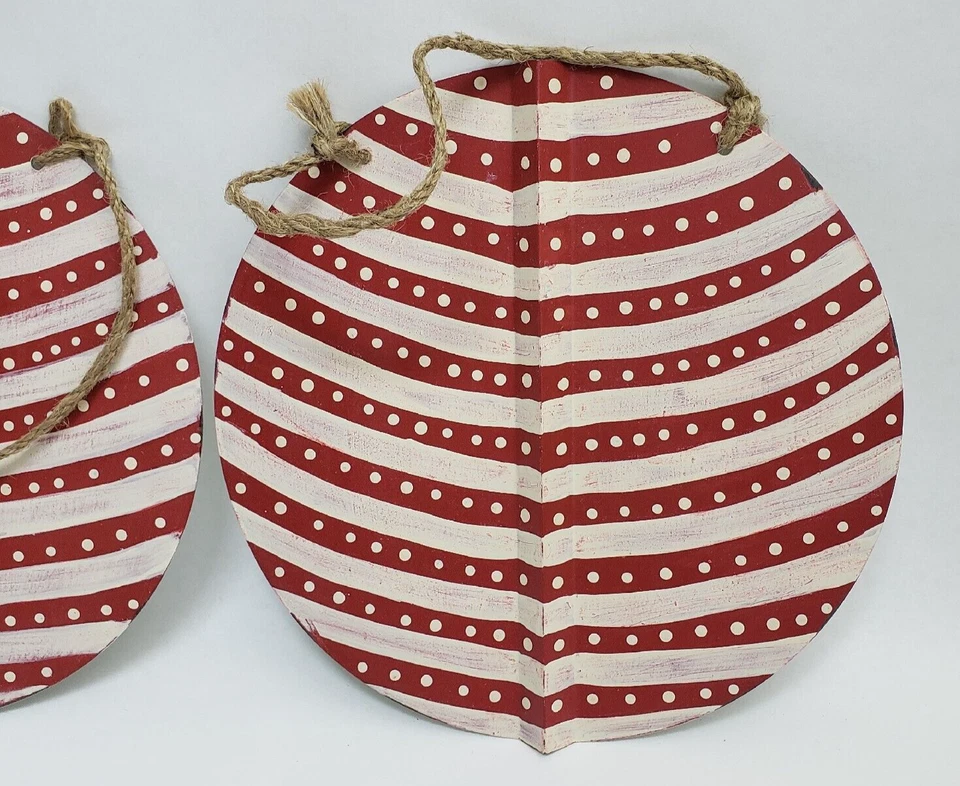 Arte colgante de pared de metal Pottery Barn Kids a rayas (2) rojo blanco 2011 Foto 3 de 4