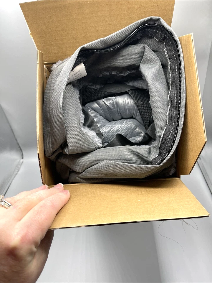 Cama para Perros Terciopelo Gris Suave 35x22 Antideslizante Parte Inferior Caja Abierta NUEVO Foto 3 de 3