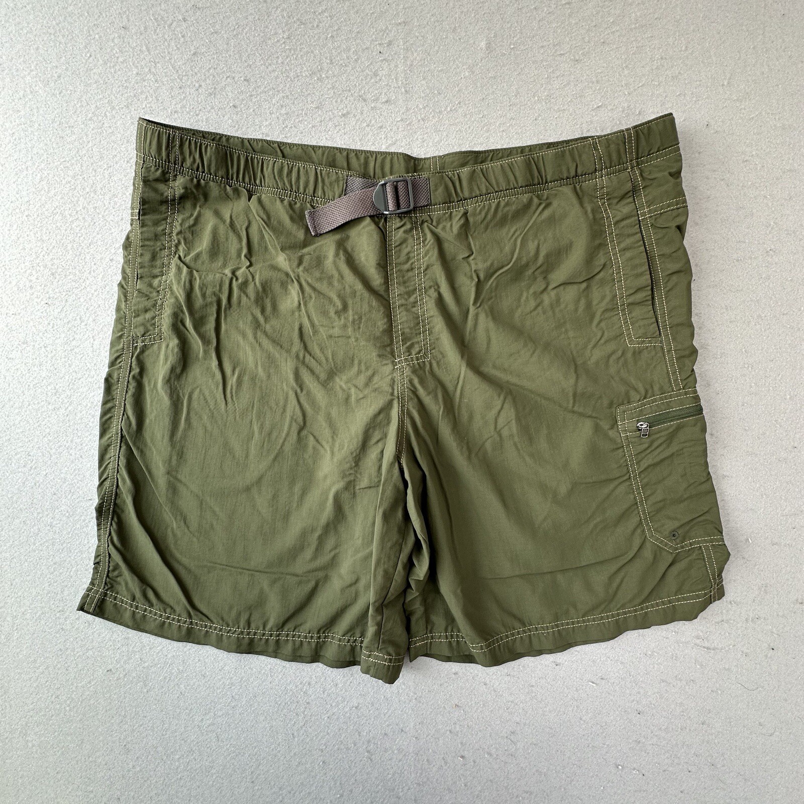 Columbia Men's XL Green Cargo Shorts with Belt Loops & 9-Inch Inseam-image