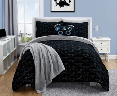 Your Zone Full Size Gaming Quilt Set Game Controller Design with Sheets
