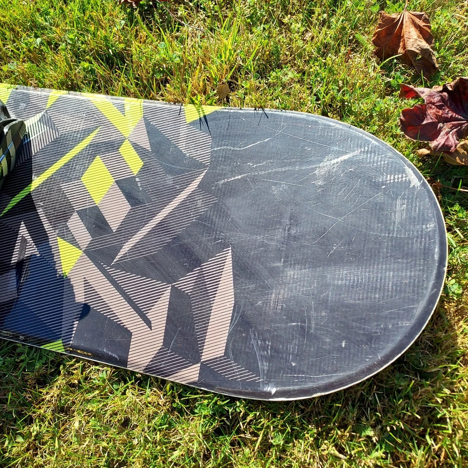 AVALANCHE Snowboard: SOURCE / 155 | Black & Lime Green w/ TripleNickel Bindings - Image 4 of 4