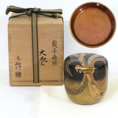 Large tea ceremony tea caddy with gold background from japan