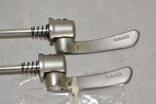 SHIMANO ULTEGERA rear + front skewers !!! NEW !! - Picture 6 of 7