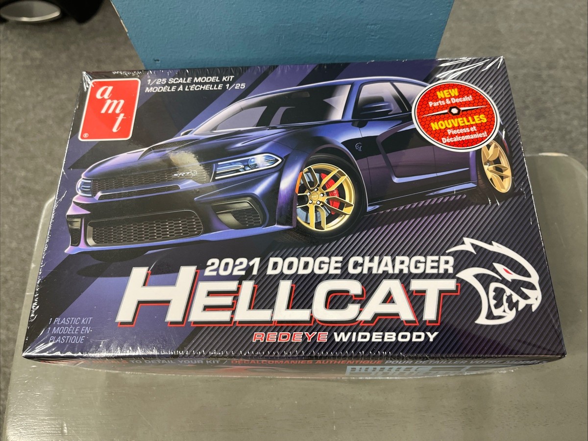 AMT Skill 2 Model Kit 2021 Hellcat Redeye Widebody 1/25 Scale 